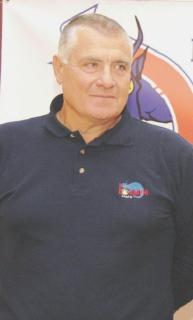 Un’azione di gioco e, a sinistra coach Bini