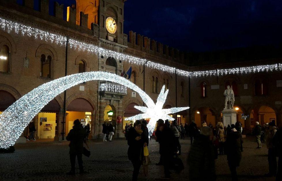 Luci pagate dal Comune Ma gli esercenti protestano 