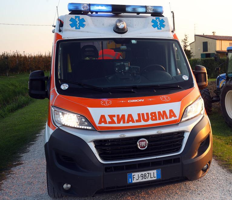 Pota e cade da tre metri Anziano in ospedale 