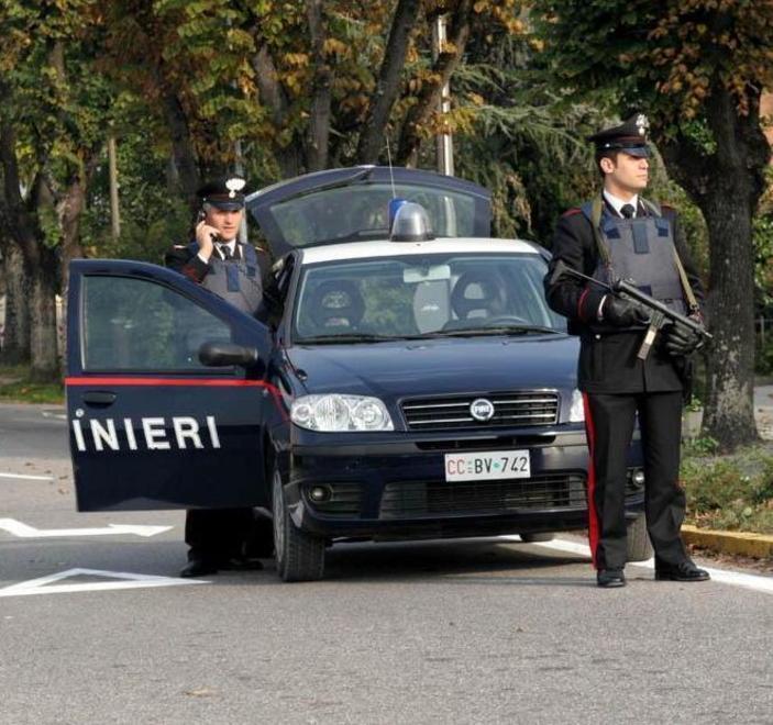 Si sbarazzano della cocaina vengono scoperti e denunciati 