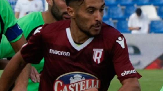 Napoli, erbazzone e calcio il mondo di Cozzolino