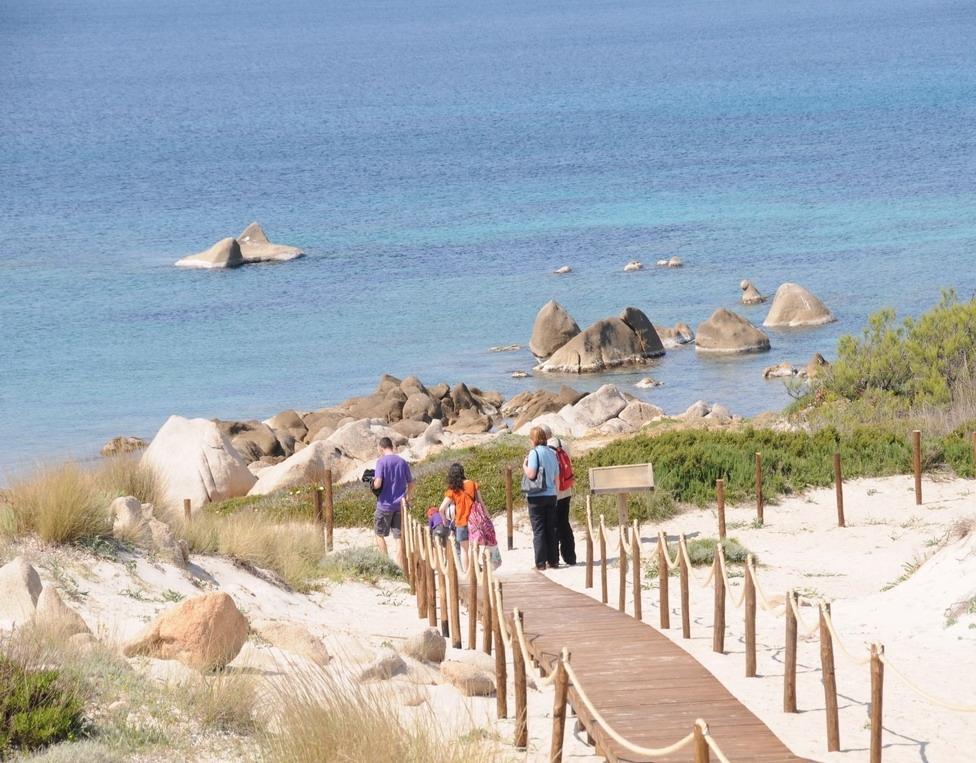 Chioschi in spiaggia a La Maddalena, no del Parco 