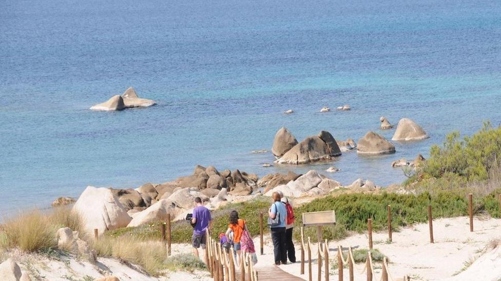 Chioschi in spiaggia a La Maddalena, no del Parco 