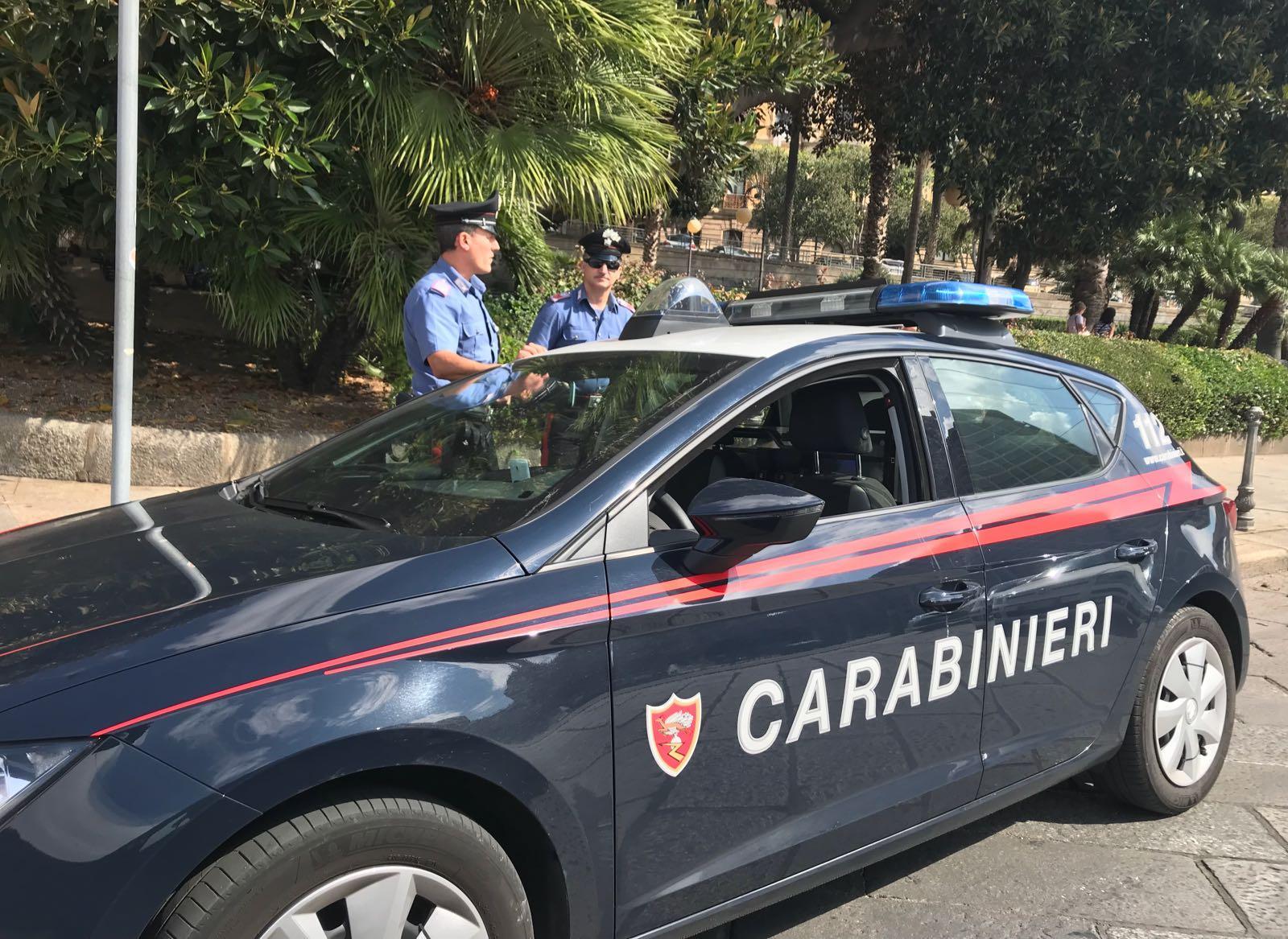 Brutalmente pestato in piazza: 37enne grave in ospedale