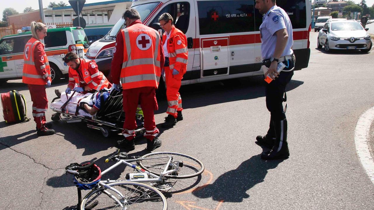 Incidente in pieno centro a Montecchio, grave un anziano ciclista