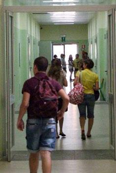Telecamere, poliziotti e cani E' il piano scuole-sicure a Pisa