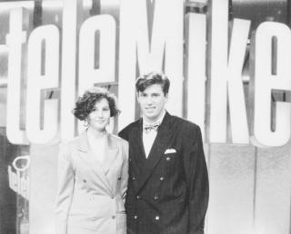 Menicagli insieme a una concorrente a Telemike nel 1989