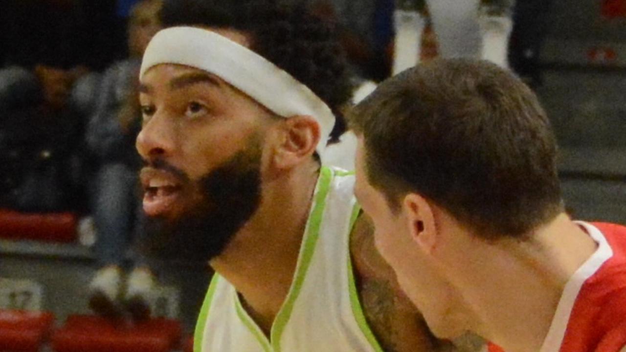 Bamforth e Petteway seminano Cooley passa con l’aratro