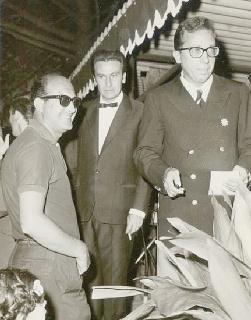 Mike Bongiorno, sulla destra, al Cardellino