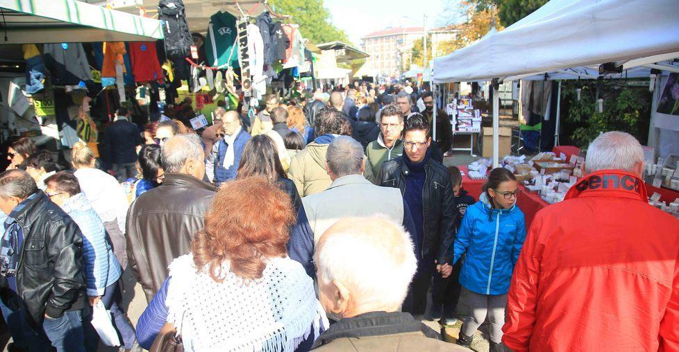 È tempo di San Simone: Montecchio invasa da trecento bancarelle 