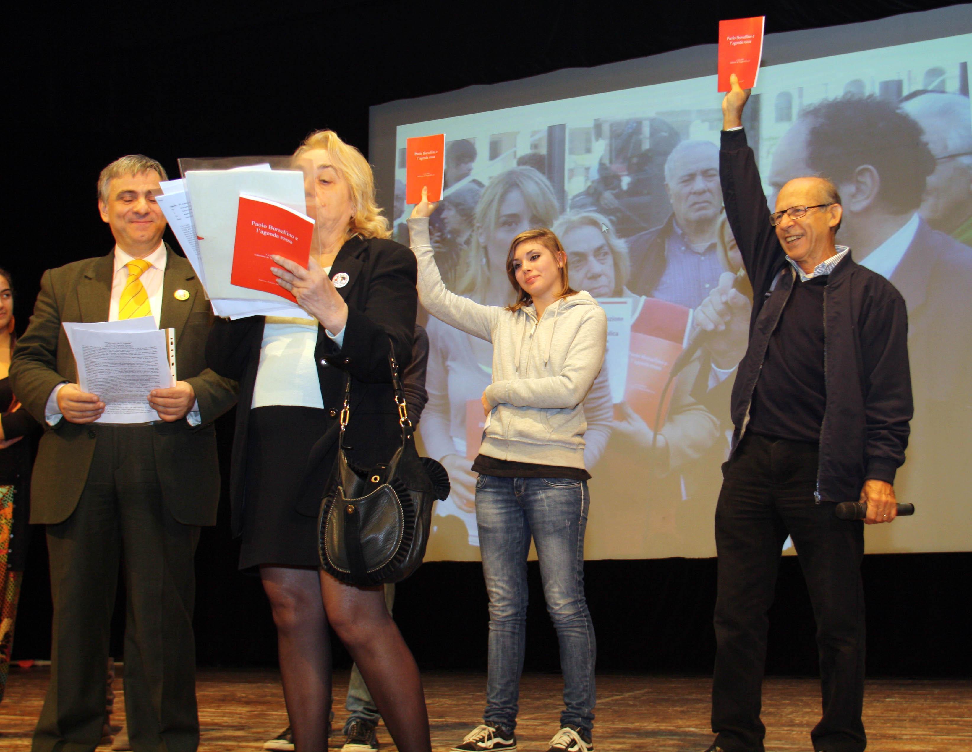 Salvatore Borsellino (I da destra) a Ferrara per incontrare gli studenti dell'Ariosto
