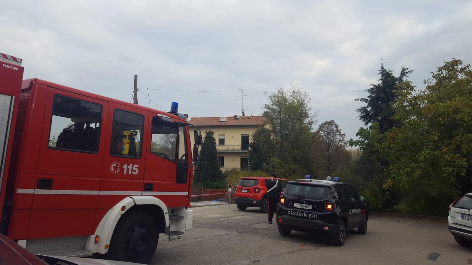 Tragedia a Castellarano, donna di 64 anni muore dentro l'appartamento in fiamme 