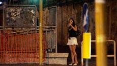 Trans fa arrestare gli aggressorie viene denunciata per clandestinità