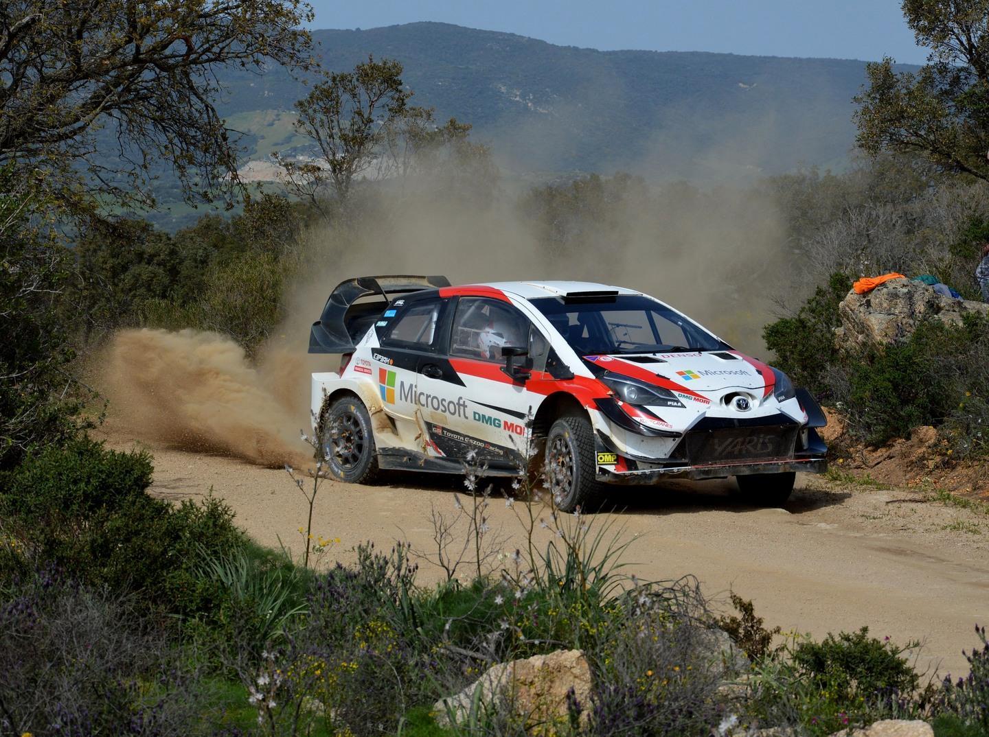 Grande folla anche a Luras per il passaggio del rally storico