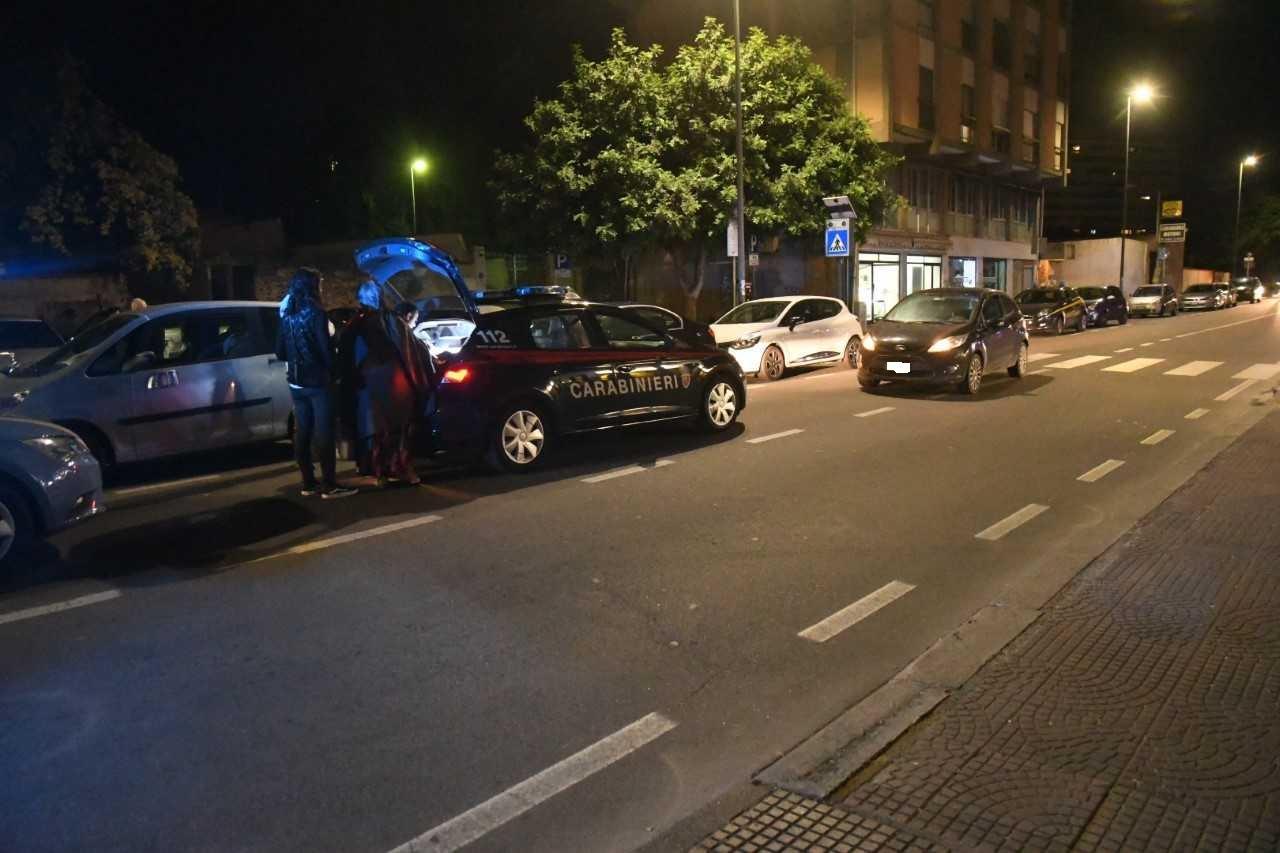 Carabinieri sul luogo dell'incidente in via Cagliari