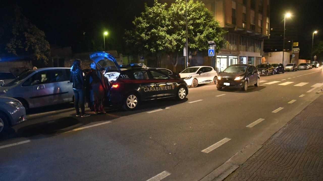 Carabinieri sul luogo dell'incidente in via Cagliari