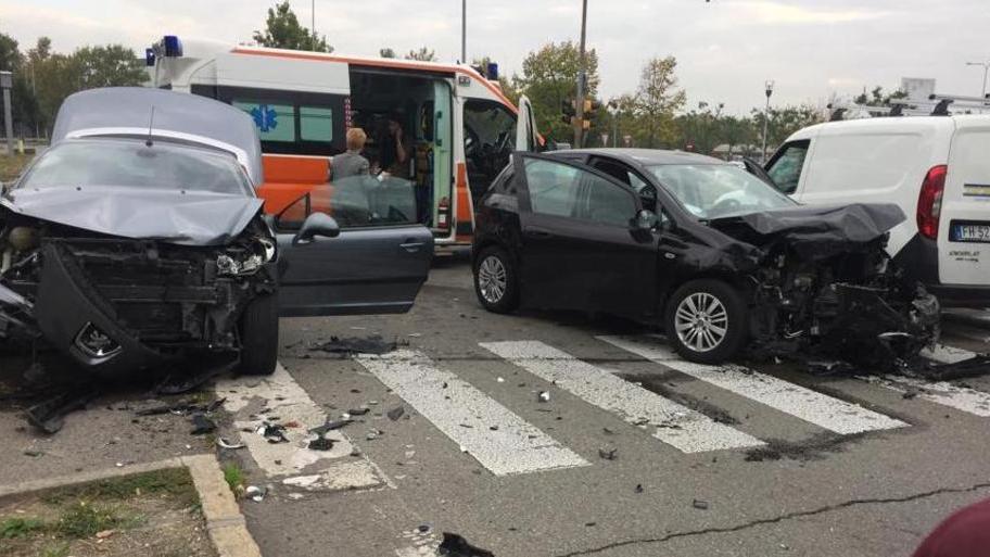 Violento schianto, un ferito