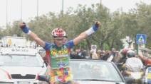 Una scena che si ripete spesso sulle strade della Toscana e non solo: Antonini arriva sul traguardo a braccia alzate. Il portacolori dello Stabbia-Iperfinish nell’ultimo weekend ha vinto il giro della Lunigiana