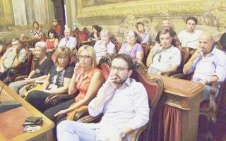 Dipendenti del Comune di Pisa riuniti in assemblea nella sala delle Baleari a Palazzo Gambacorti: la riunione era dedicata alle esternalizzazioni
