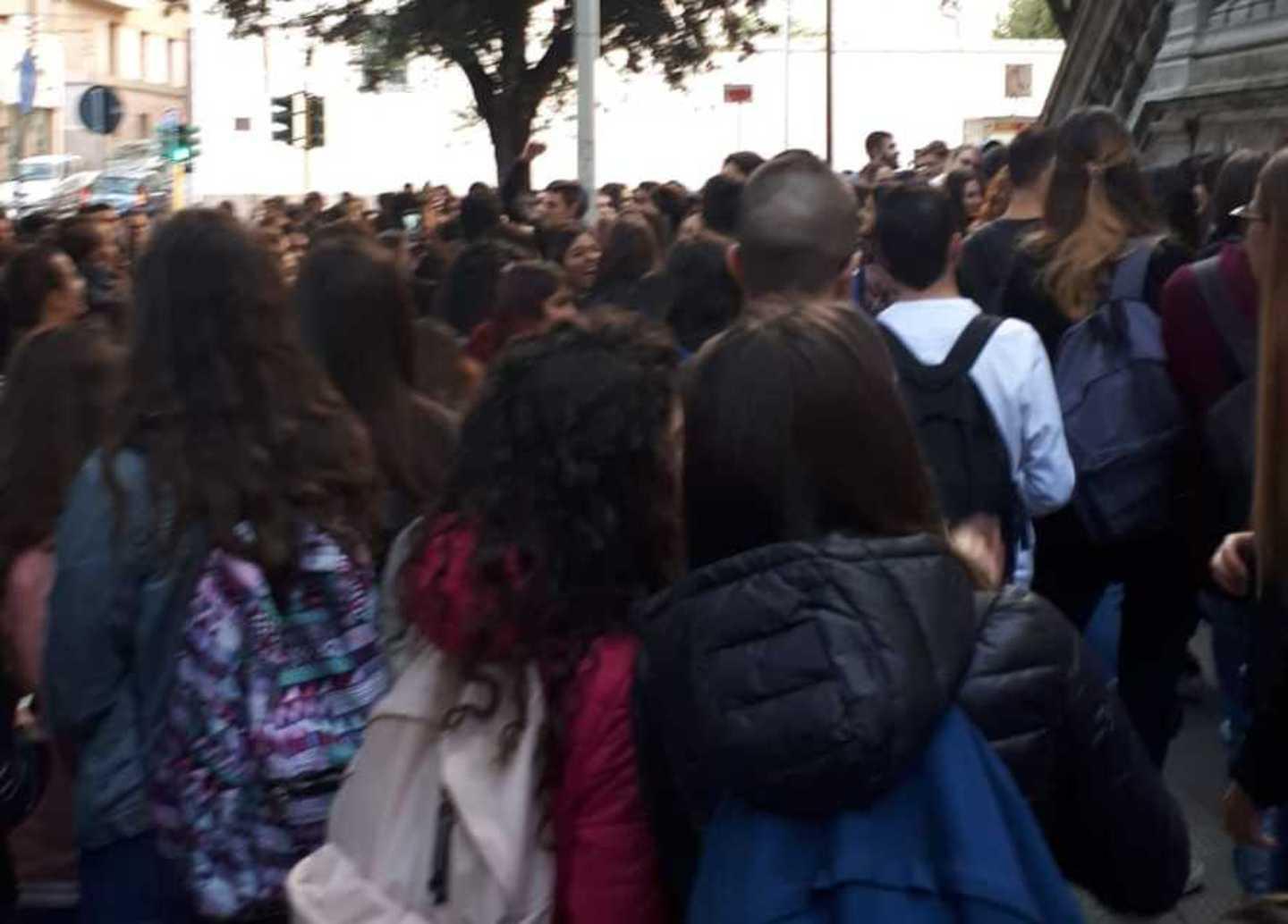 Al Liceo Castelvì acqua a singhiozzo e studenti in agitazione