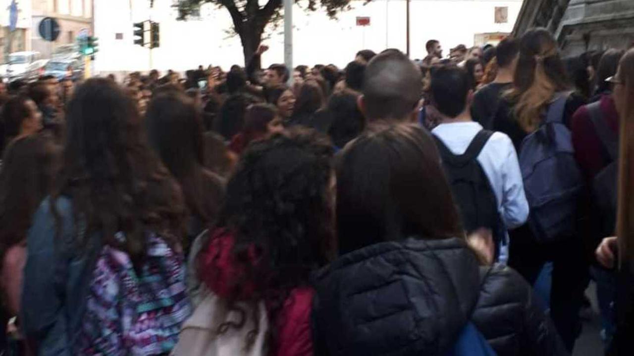 Al Liceo Castelvì acqua a singhiozzo e studenti in agitazione