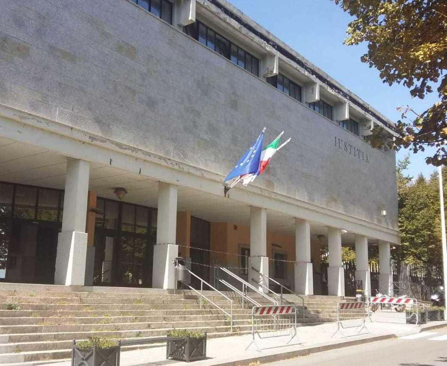 Ferisce col cavatappi il rivale in amore arzachenese dal gup 