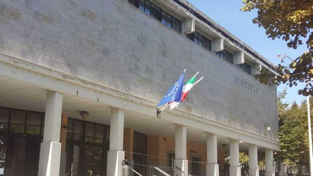 Ferisce col cavatappi il rivale in amore arzachenese dal gup