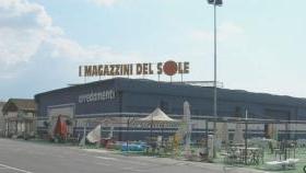 L’esterno dei Magazzini del sole Qui i ladri sono entrati in azione nel pieno della notte