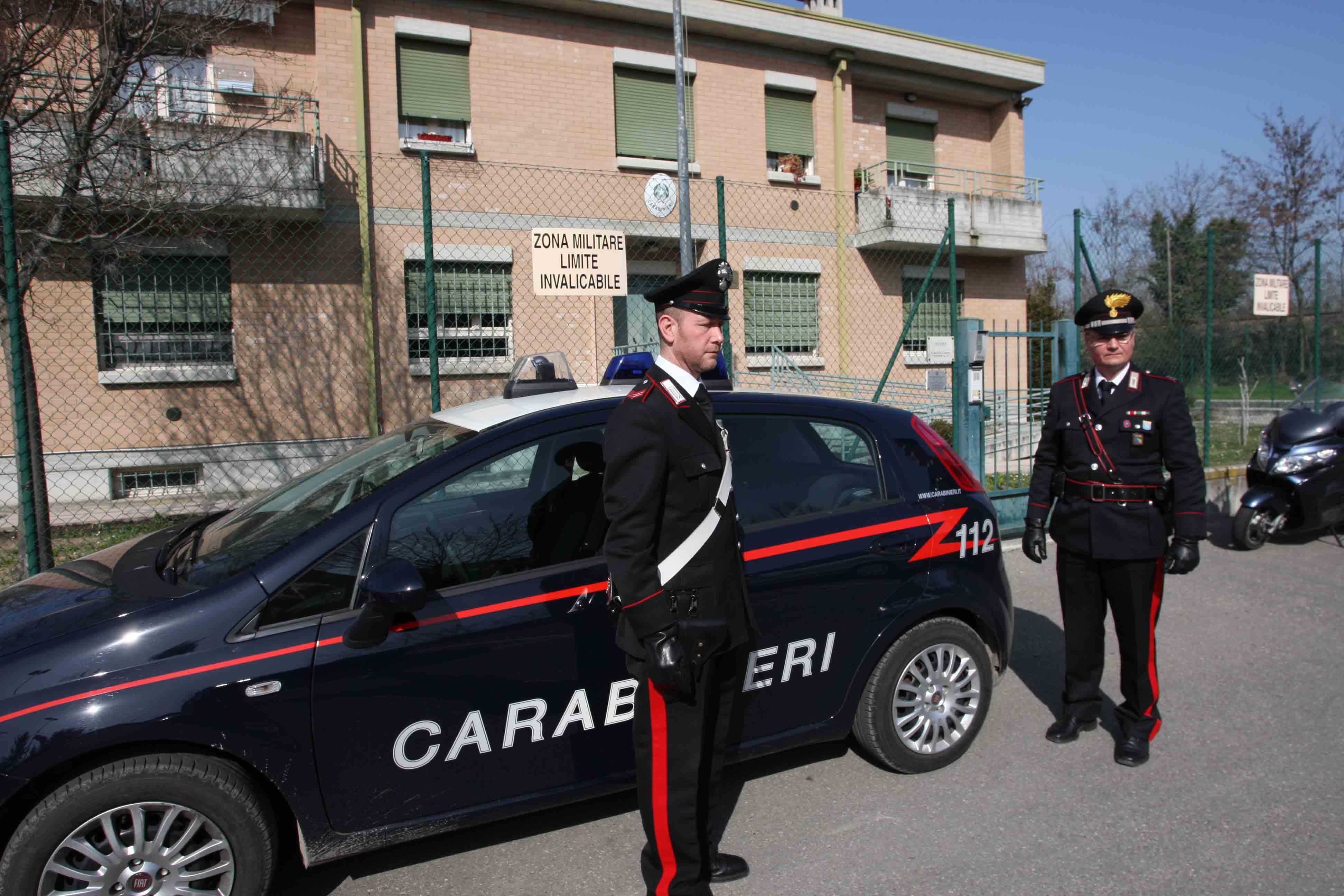 Vuole fare pace con l'amico e manda all'ospedale il padre, denunciato