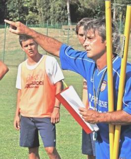 <strong>VERSO I TRE PUNTI.</strong> Di Stefano sembra indicare la strada dei primi tre punti a suoi: sarà a Chiusi?