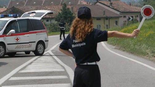 Un’auto fuori strada all’incrocio sulla Cisa Ferita una ragazza