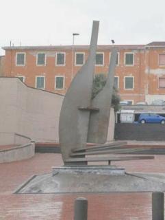 Piazza dei Grani e sullo sfondo gli ex licei