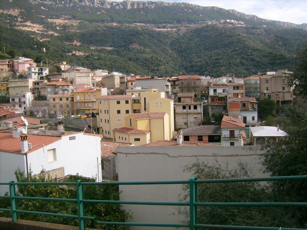 Baunei, trentacinque pensionati salvano un vecchio scalone 