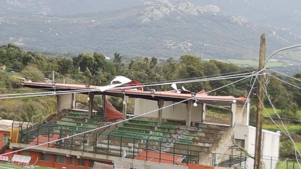 I danni allo stadio "Limbara" di Luras (foto Angelo Mavuli)