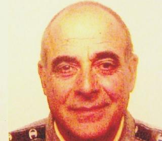 Carlo Pratelli e a destra il magazzino dentro cui avvenne la tragedia