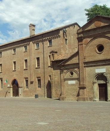 «Piazzale Re Astolfo non è un parcheggio» 