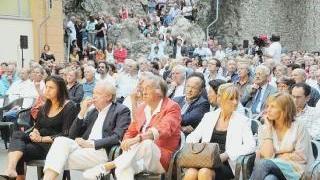 La grande folla in città alla chiusura di Con-Vivere con Walter Veltroni