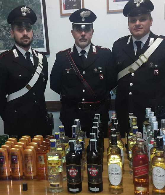 Ladro amante dei liquori Trovato con 45 bottiglie