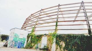 Ecco come si presenta oggi la parte della Terrazza dei Tirreni occupata dalla tensostruttura