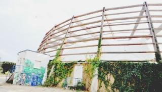 Ecco come si presenta oggi la parte della Terrazza dei Tirreni occupata dalla tensostruttura