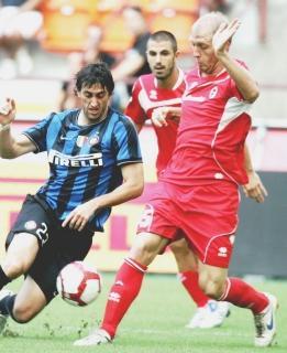 <strong>ARCIGNO.</strong> Andrea Masiello duella con Milito