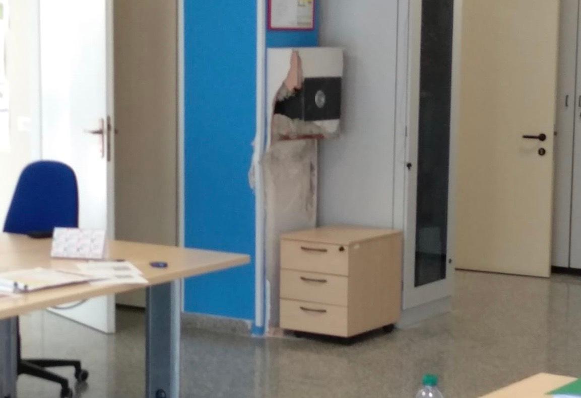 Modena, spaccata per svaligiare una cassaforte