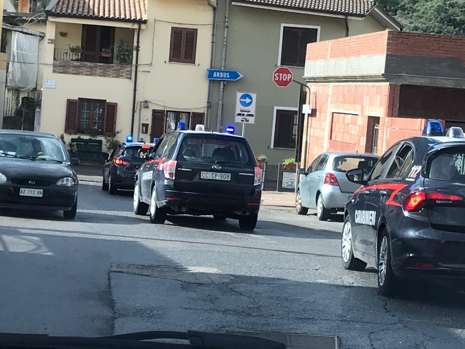A 80 anni traffica in droga, arrestato coi complici: in casa avevano un chilo stupefacenti