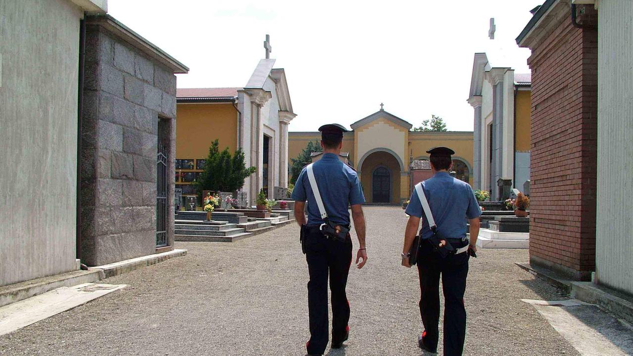 Ponte di Ognissanti, scatta l'operazione "Cimiteri sicuri" dei carabinieri reggiani