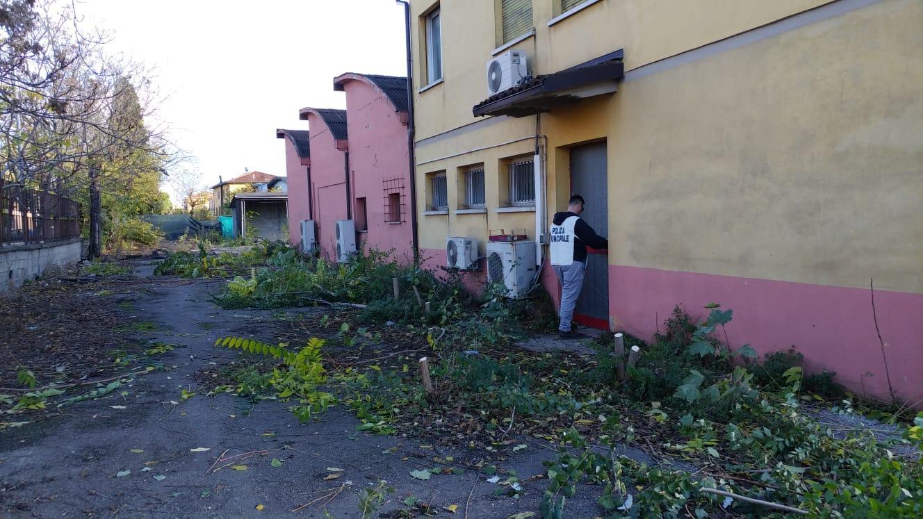 Modena, chiuso un "mini hotel" del degrado  in via Tabacchi