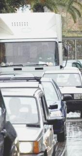 <strong>CODE. </strong>Di auto in mezza città