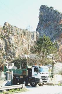 Una veduta della cava ex Fornace a Montignoso destinata inizialmente alla sola raccolta di marmettola