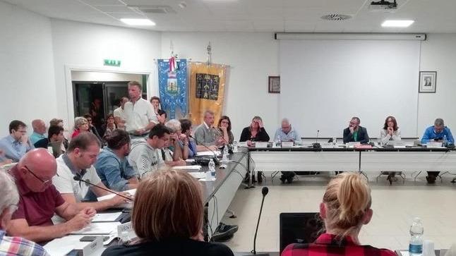 Rissa della politica sulla casa famiglia di Medolla
