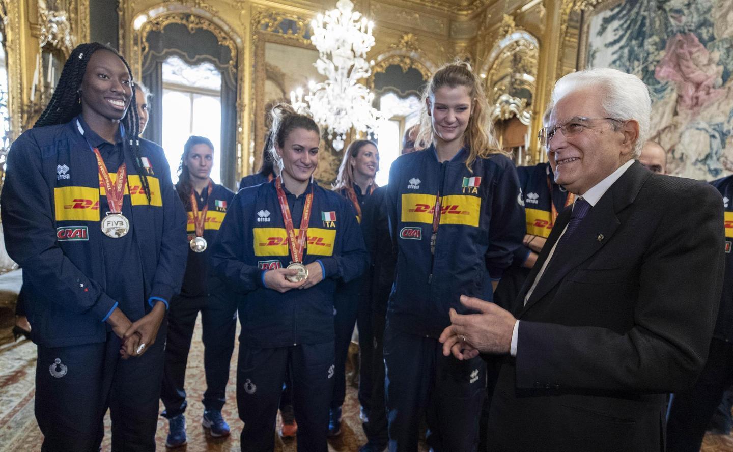 Mattarella e l’esempio delle azzurre del volley