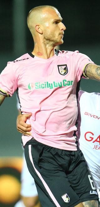 Aerei bloccati dal vento, il Palermo parte in giornata 